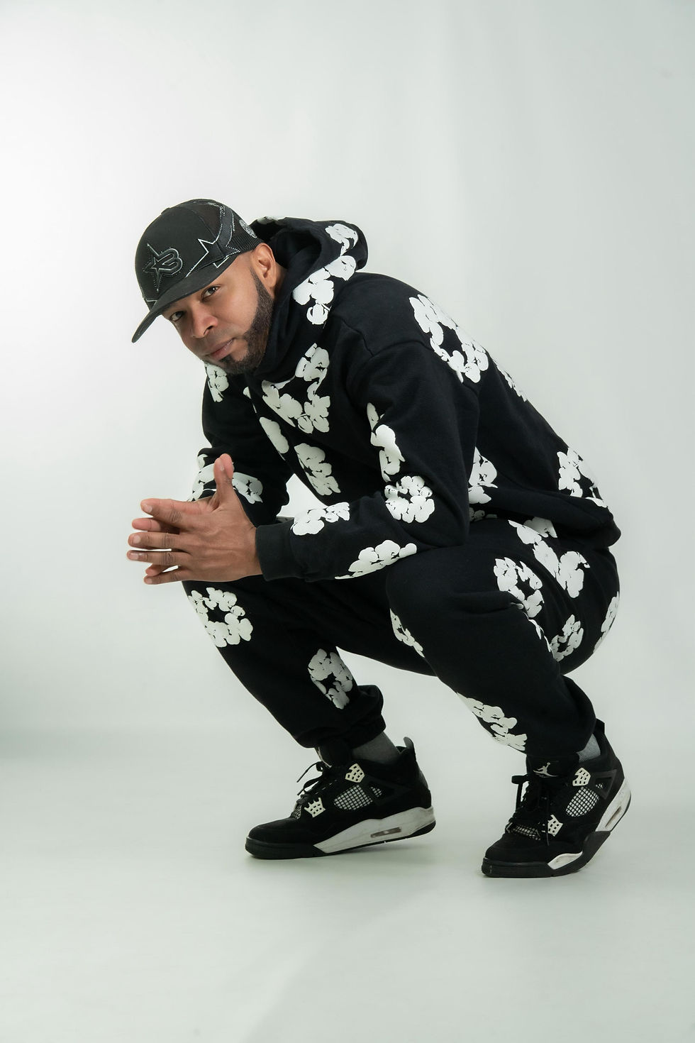 El artista de merengue urbano conocido como El Novato ya se encuentra en la República Dominicana para en los próximos días realizar una intensa gira de medios con el objetivo de promocionar su más reciente sencillo titulado “Alerta”.
