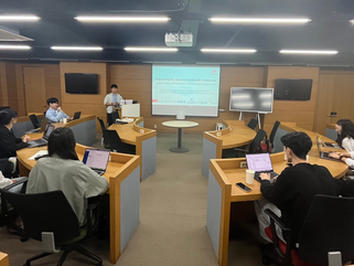 MinYoung visited CIxD lab and presented his CHI `25 paper