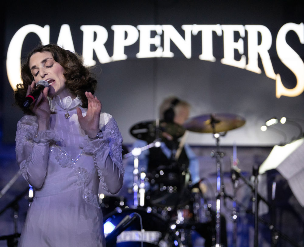 ‘THE CARPENTERS’ Return In A Passionate Tribute Concert
