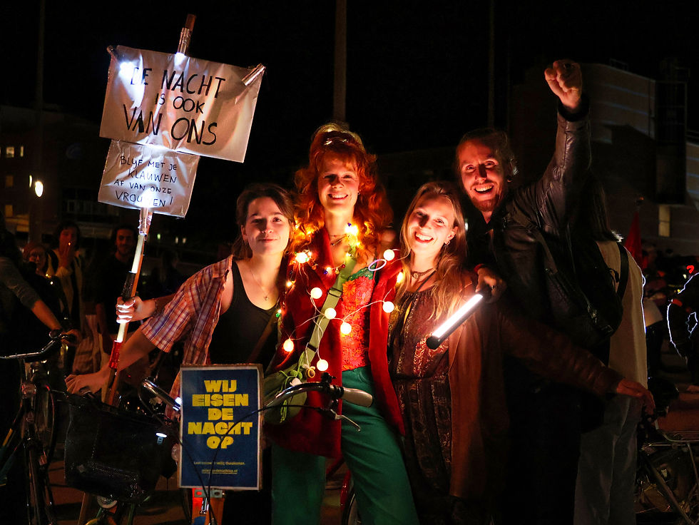 Foto's van Protestmars: 'Wij eisen de Nacht op' met de Dolle Mina's Groningen