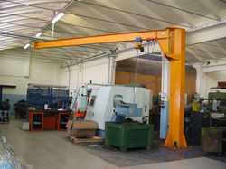 GRU A COLONNA BRACCIO IN TRAVE