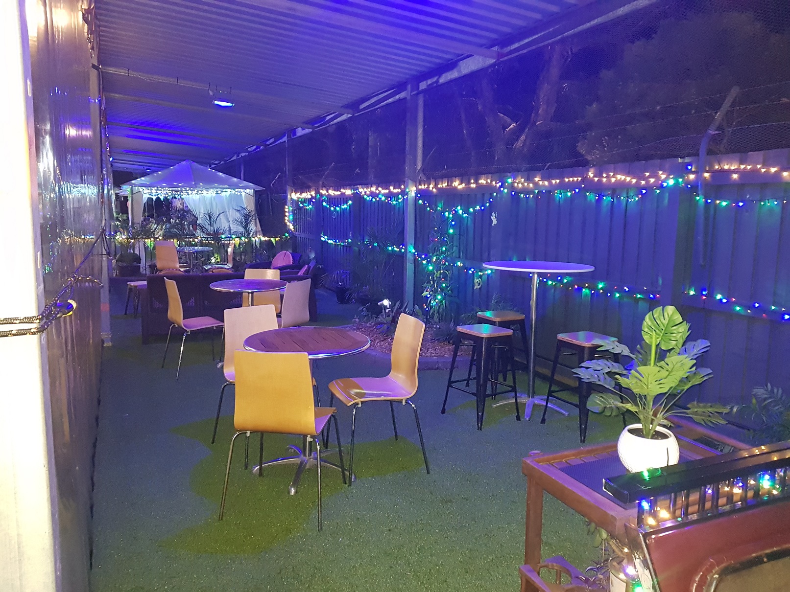 Garden Lounge night