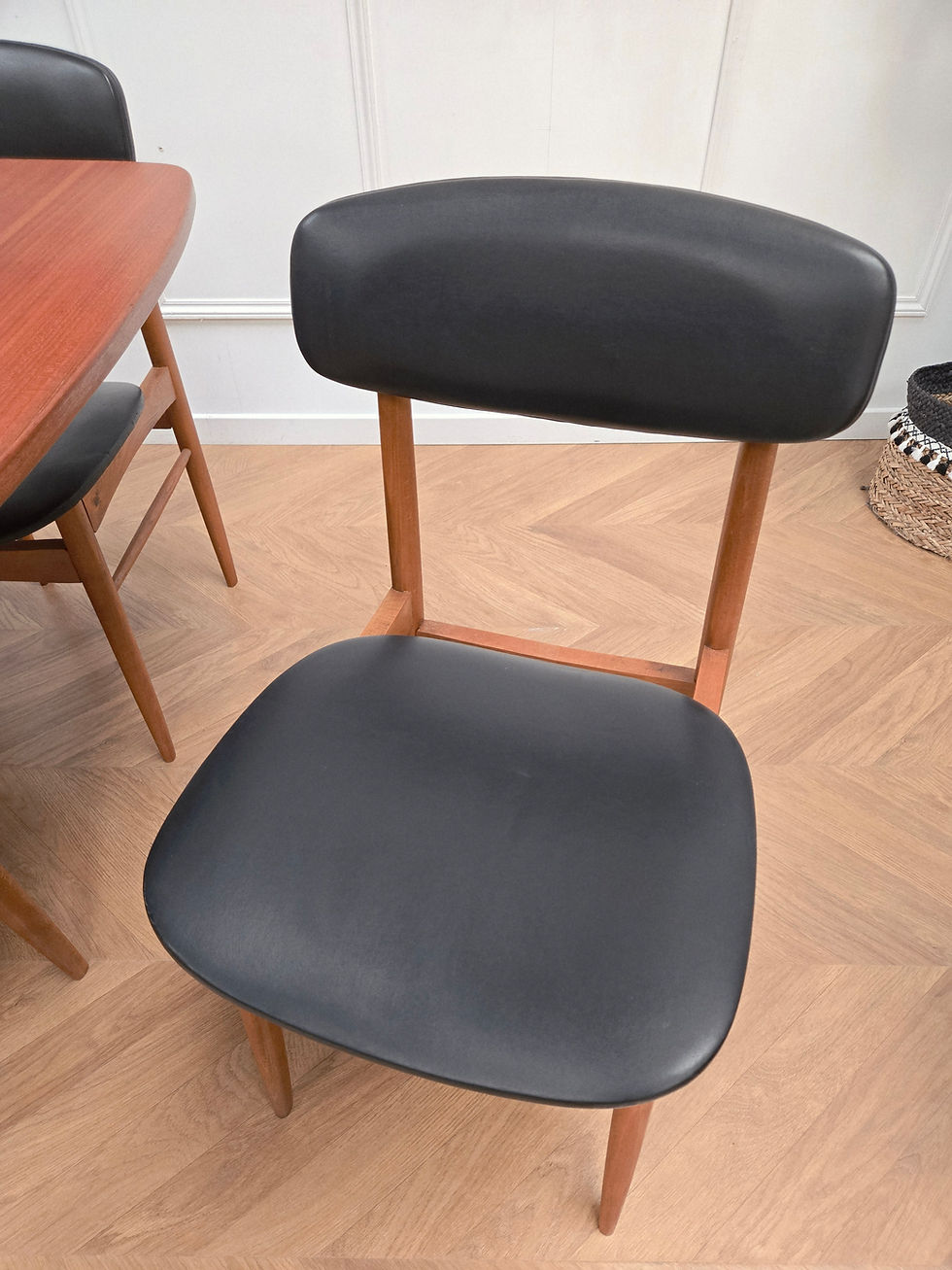 Miniature : Chaise vintage en hêtre et skai noir