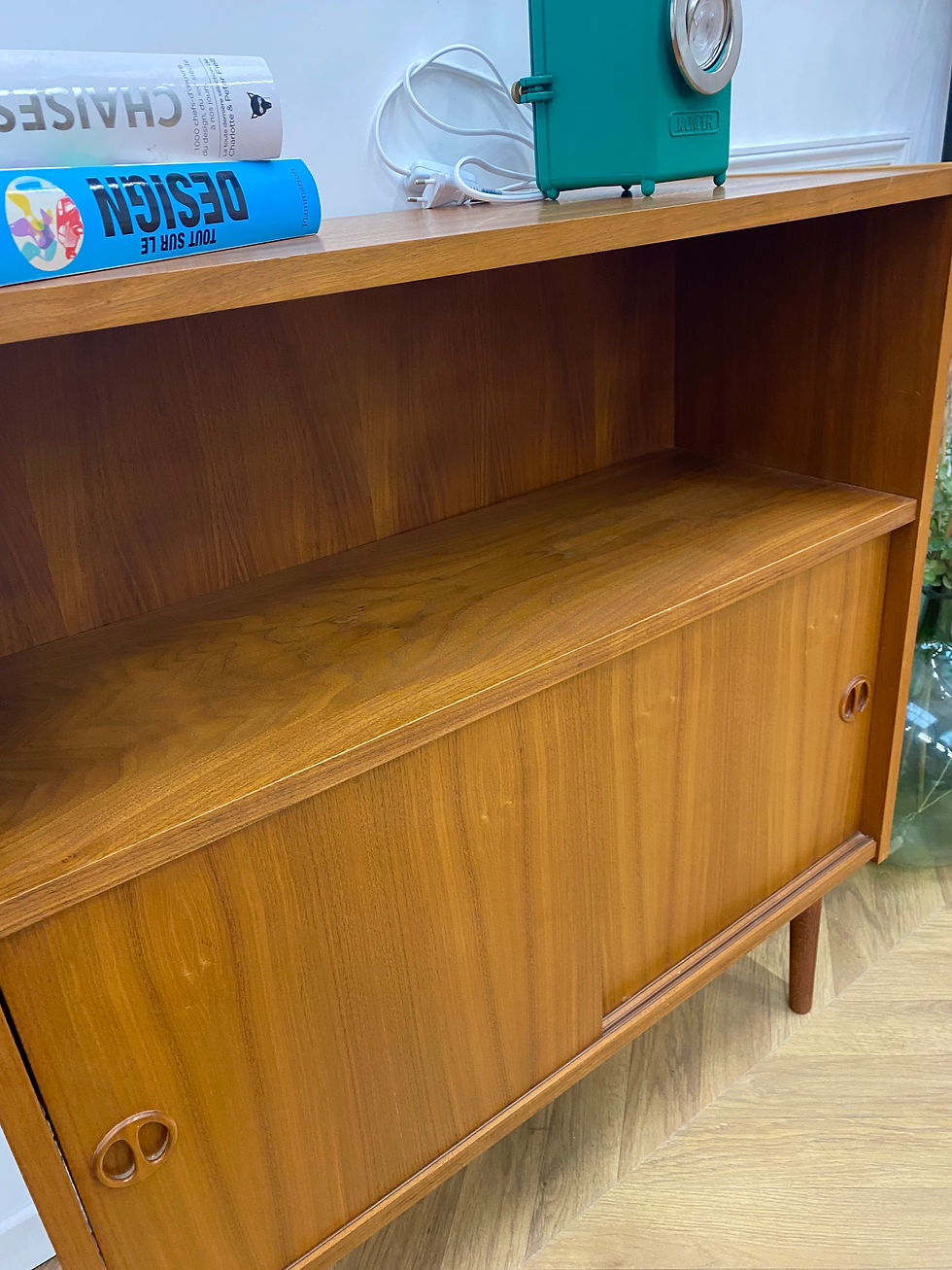 Thumbnail: buffet en teck deux portes coulissantes