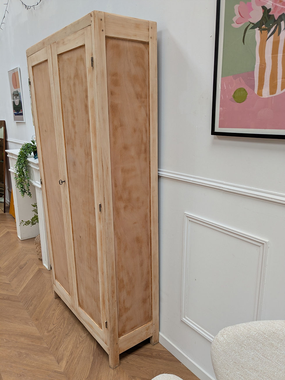 Miniature : Armoire parisienne vintage en bois clair