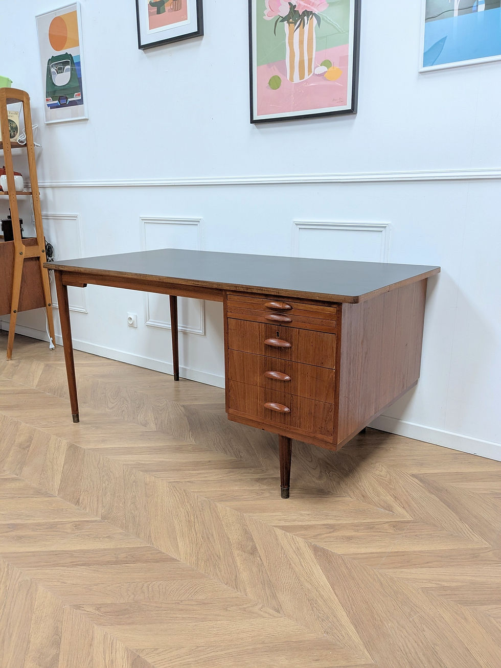 Thumbnail: Vintage desk