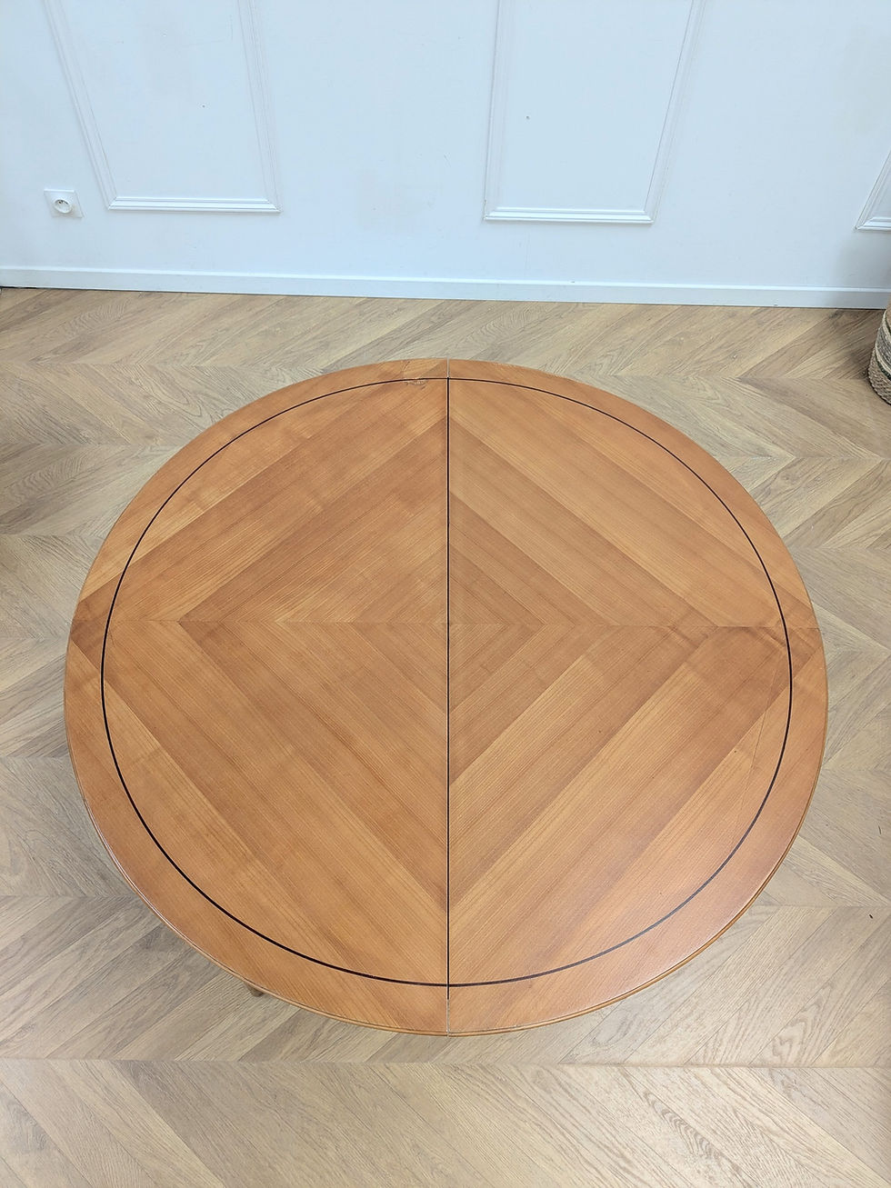 Thumbnail: Table à manger ronde extensible chêne vintage