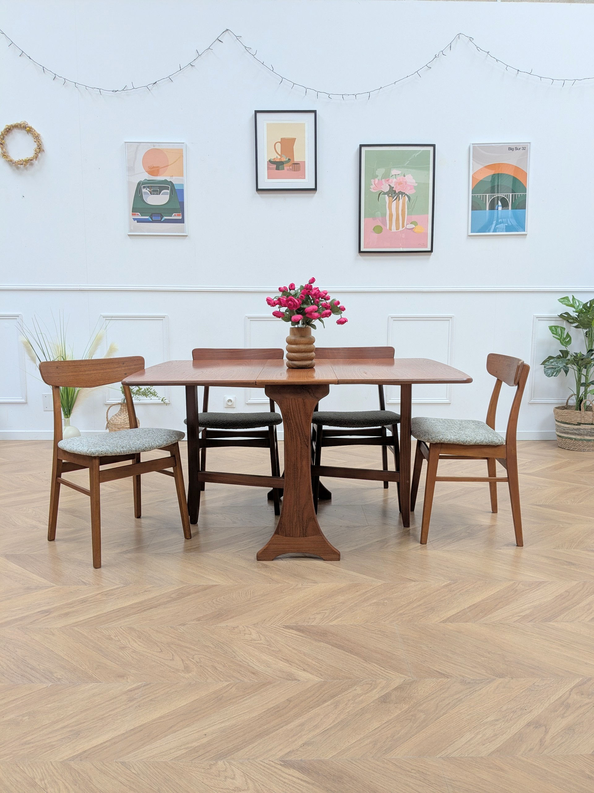 Table vintage pliable en bois massif des années 60 style scandinave.