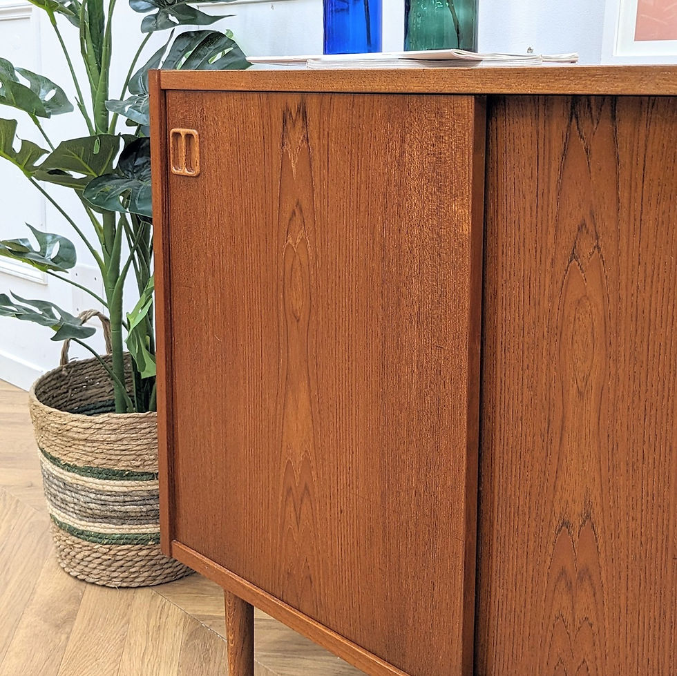 Miniature : Sideboard porte coulissanes
