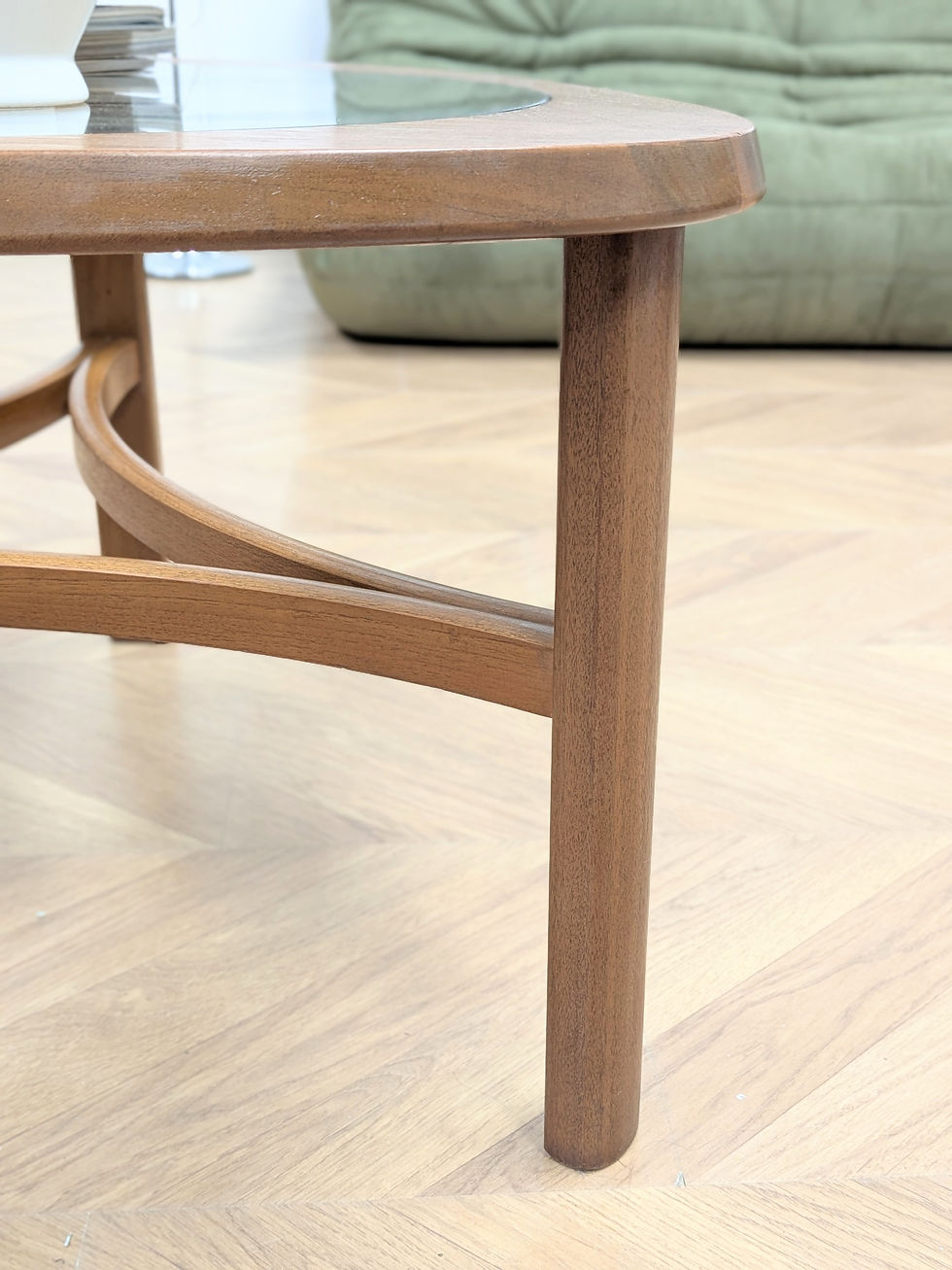 Thumbnail: Table basse Nathan plateau en verre fumé