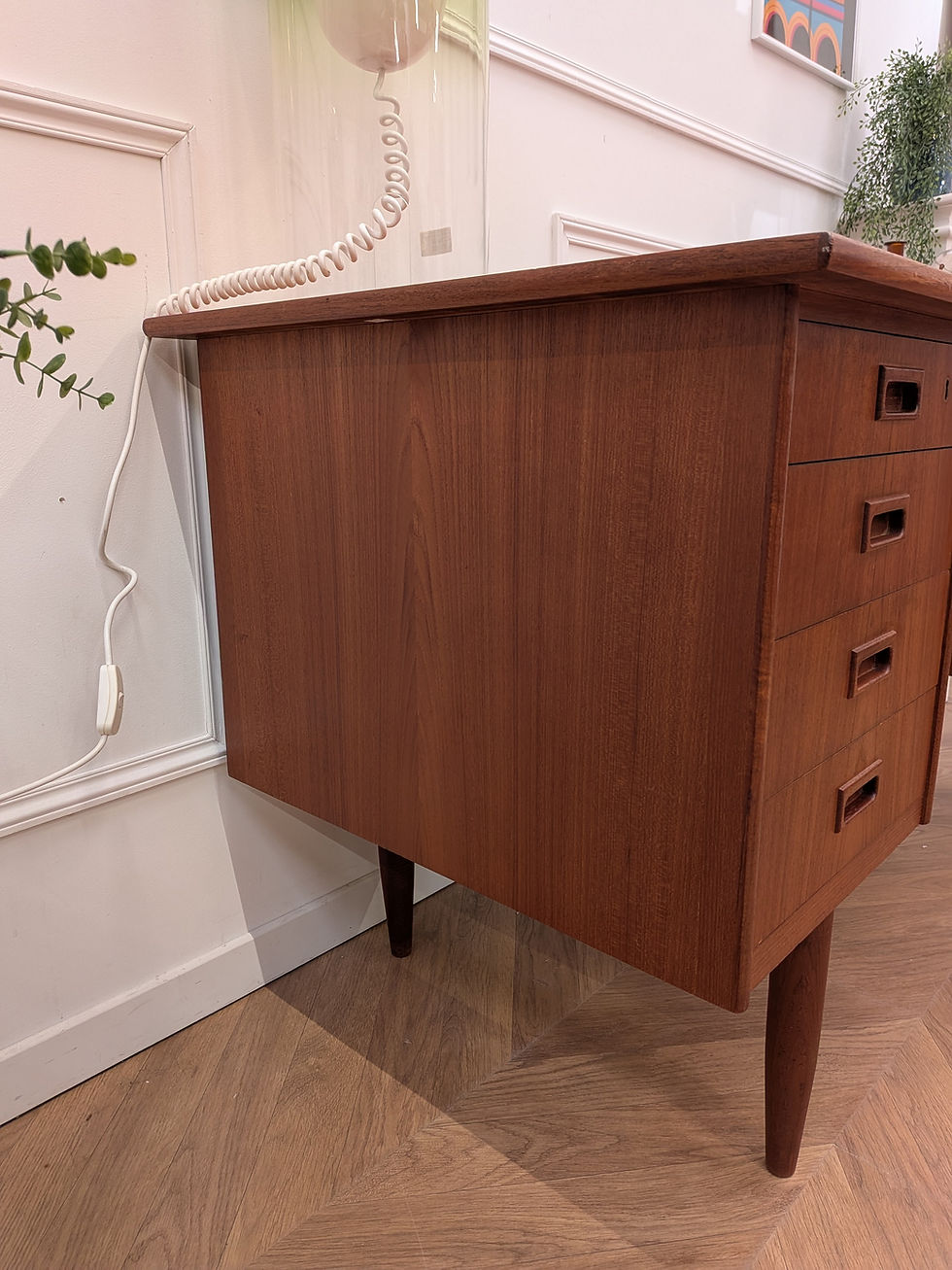 Thumbnail: Vintage desk