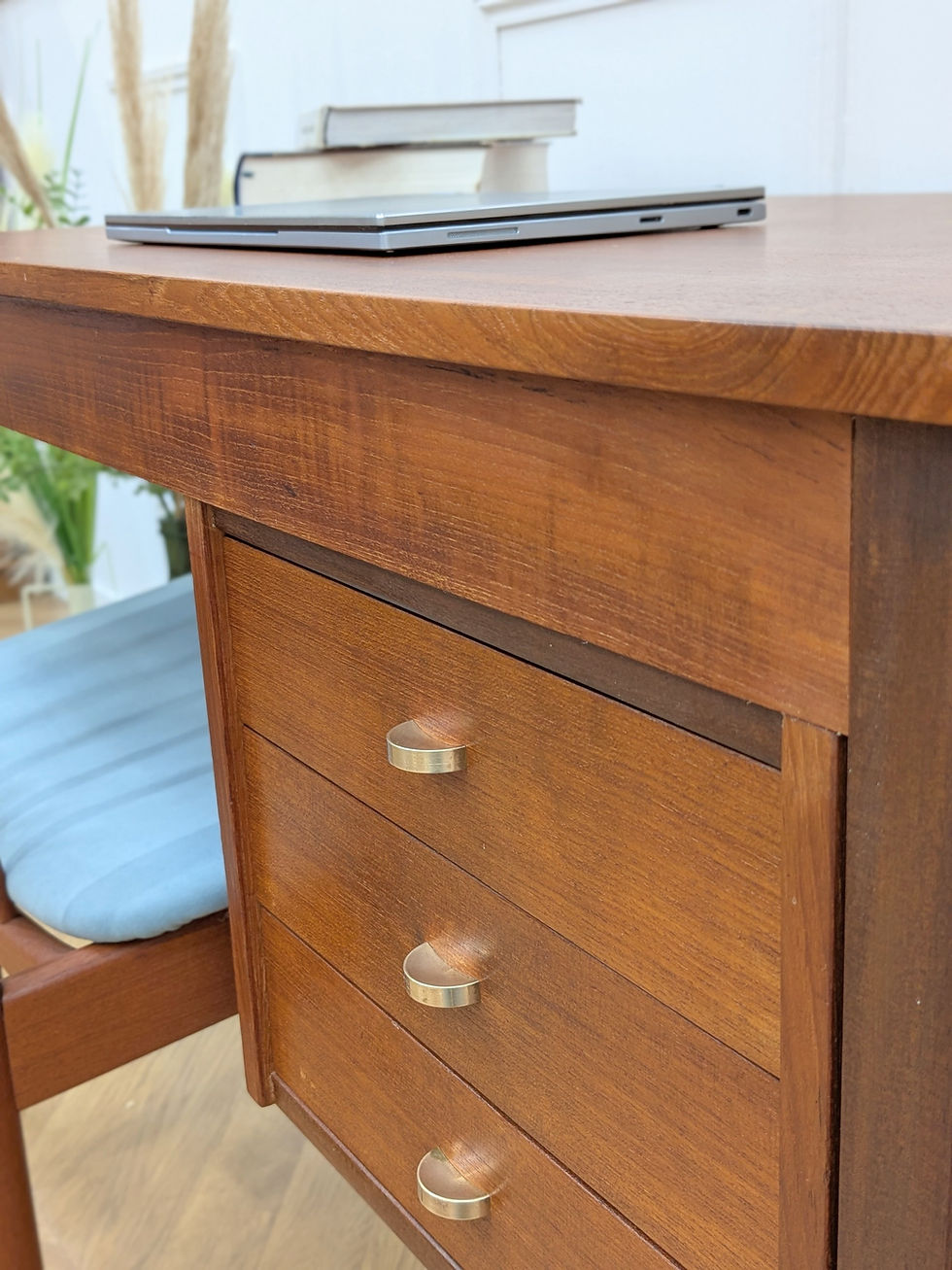 Bureau Scandinave Teck Poignées Dorées