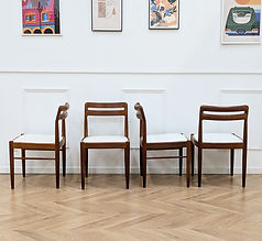 4 chaises en teck massif par le designer H.W Klein