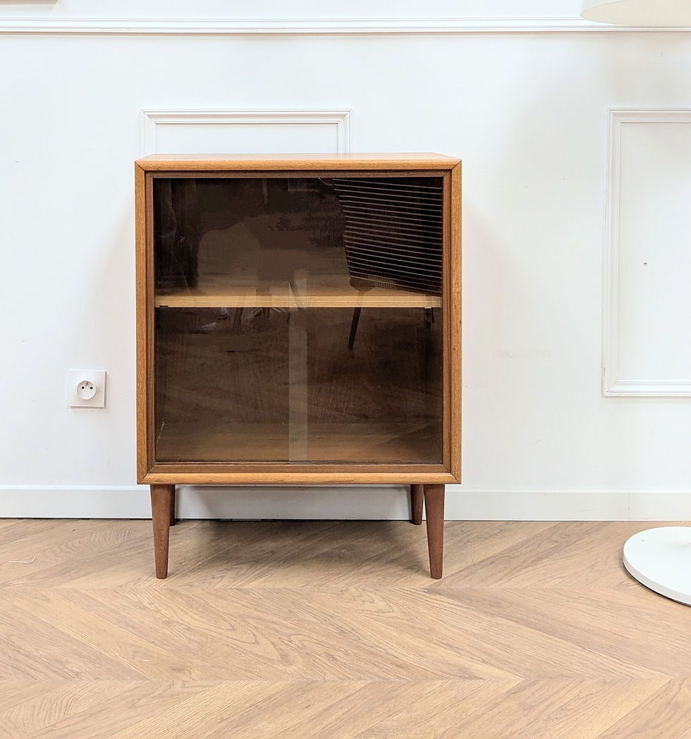 Thumbnail: vitrine scandinave en teck