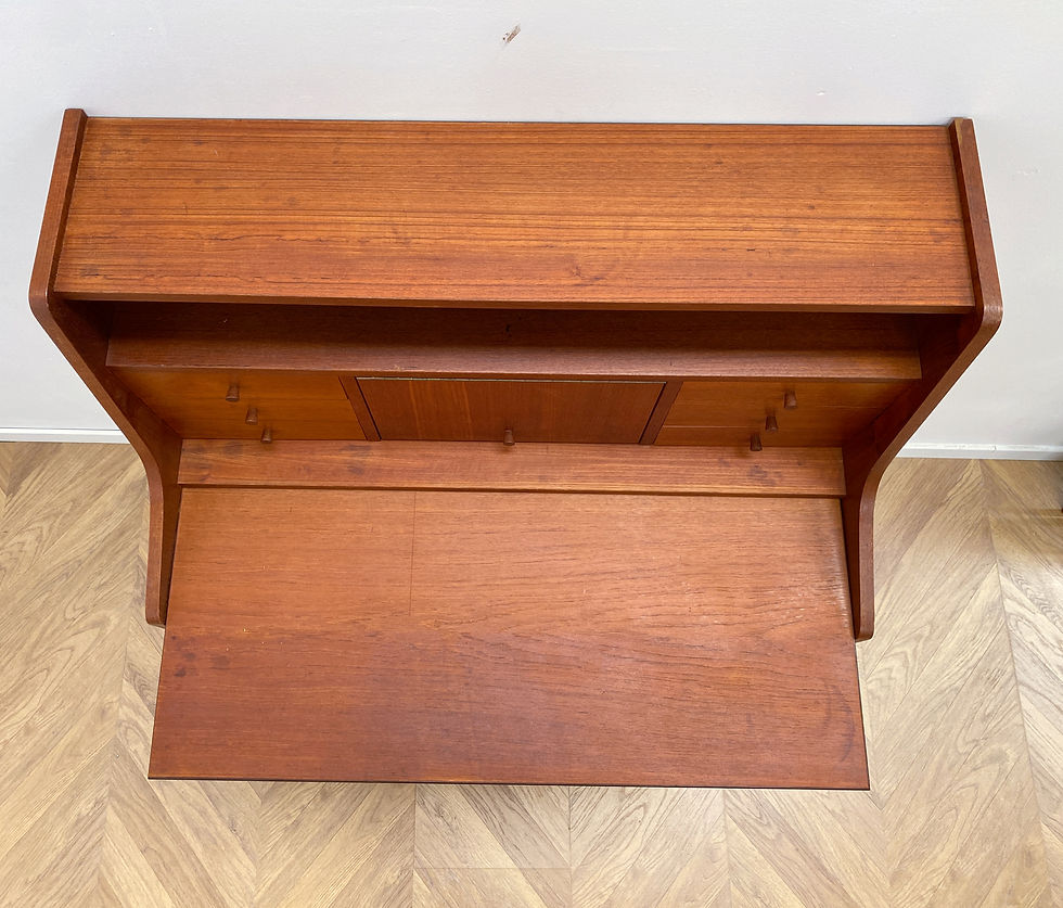 Thumbnail: Secrétaire scandinave vintage en teck avec un plateau qui se tire