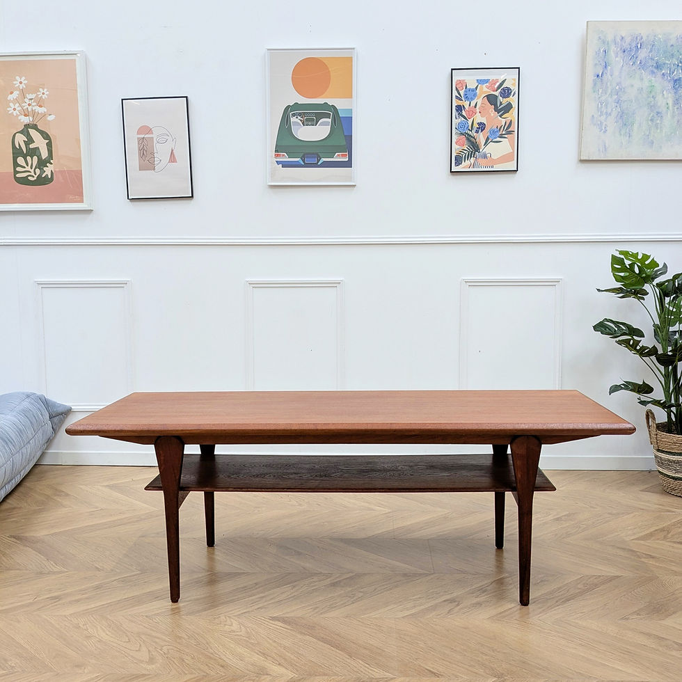 Thumbnail: Table basse design scandinave double plateau en teck dans un salon