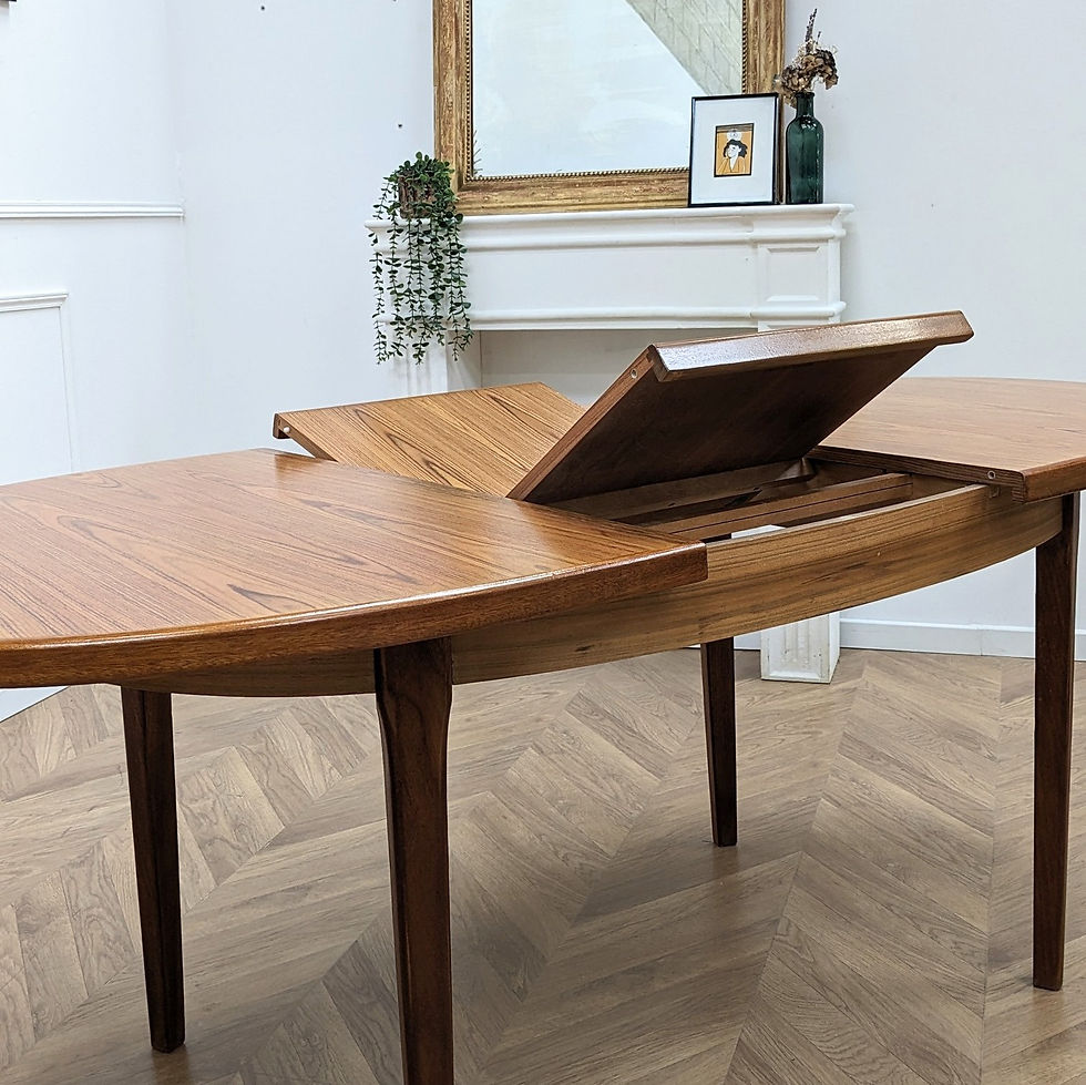 Miniature : Table à manger moderniste scandinave