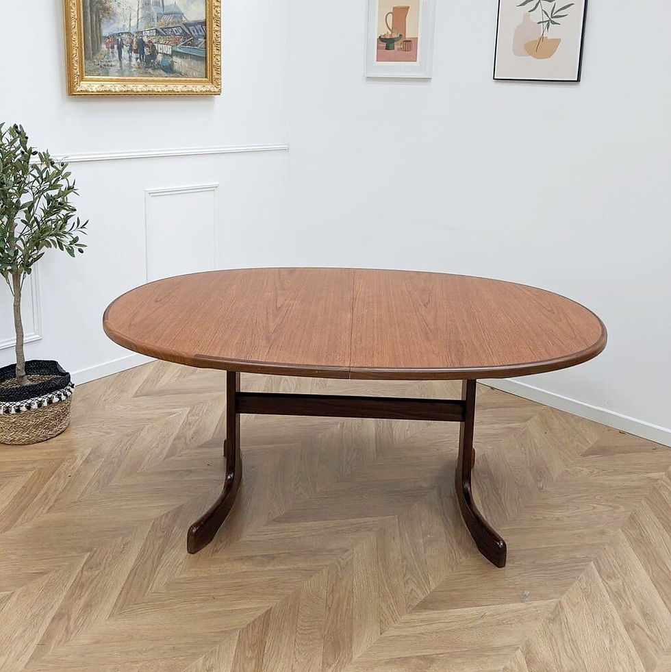 Miniature : Table fishtail éditée par G-plan