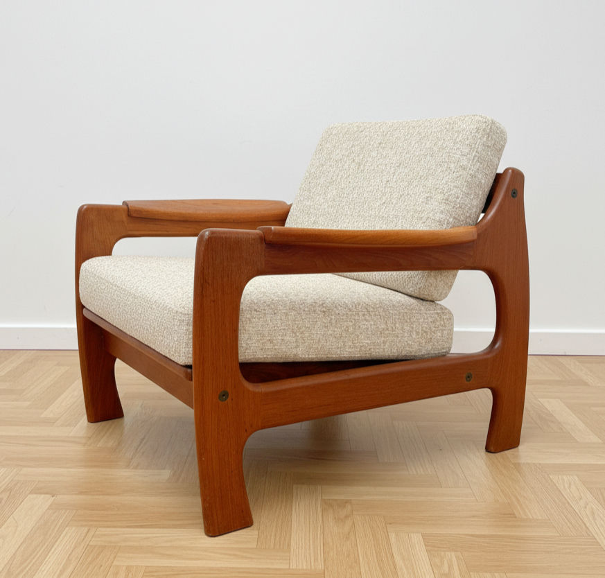 Fauteuil scandinave par Niels Bach tissus crème vue de gauche