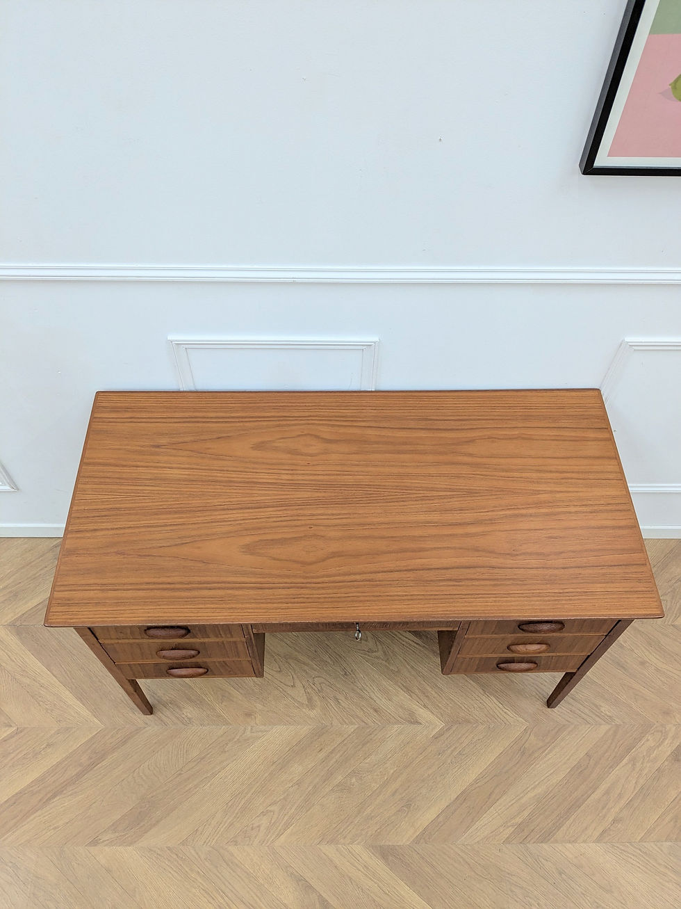 Miniature : Bureau vintage par Niels Christensen