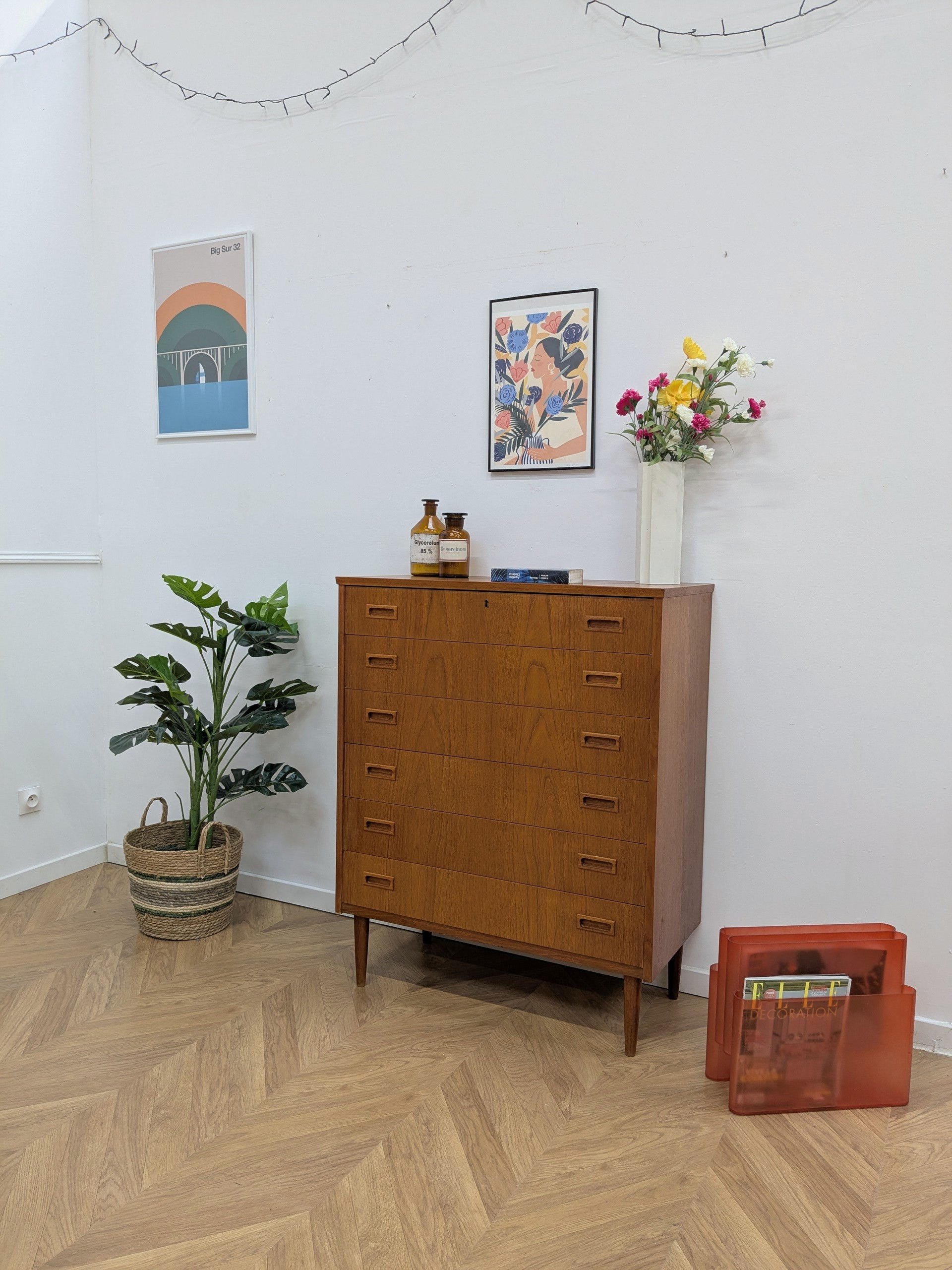 Commode haute scandinave