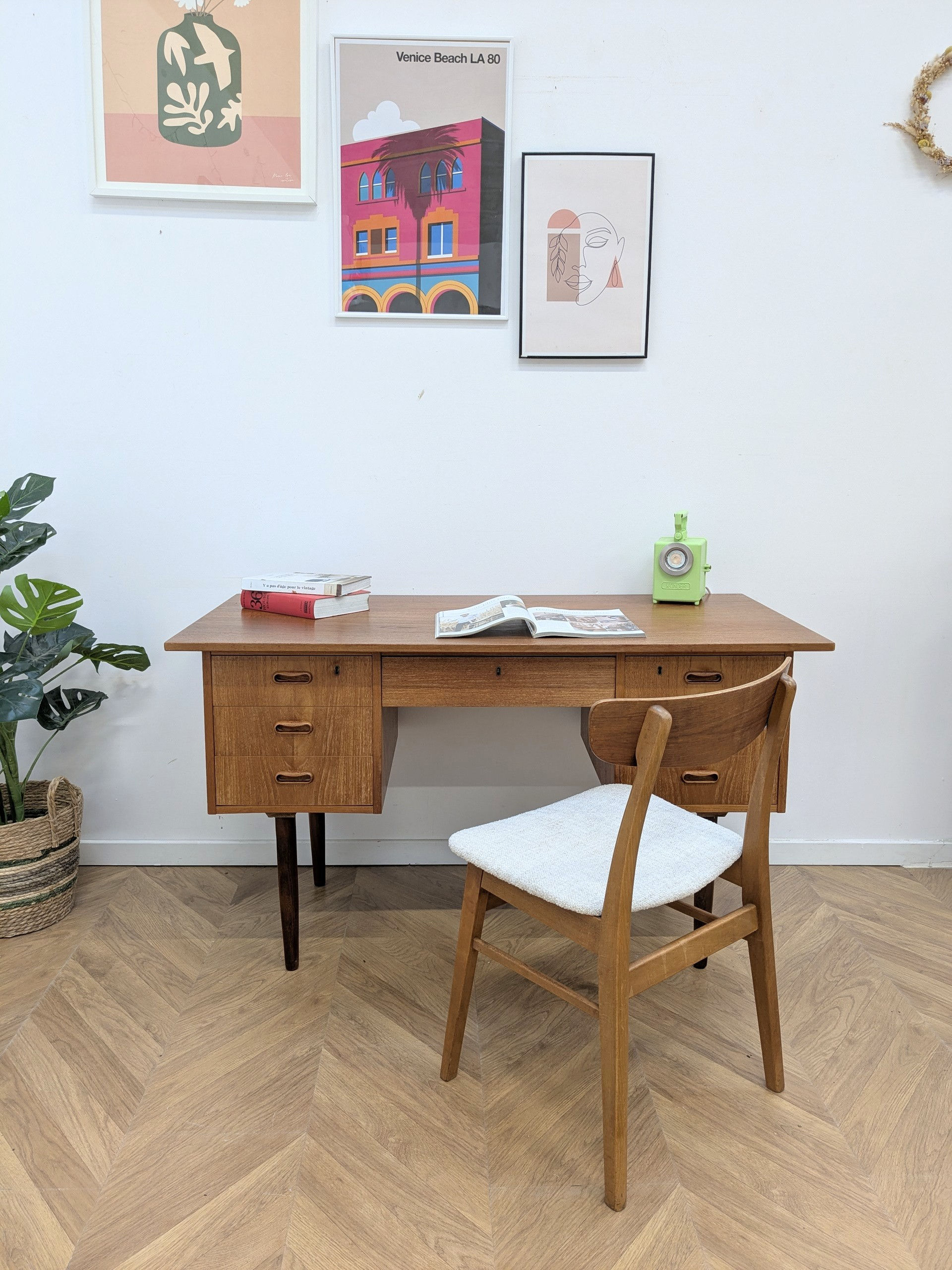 Bureau scandinave en bois années 60