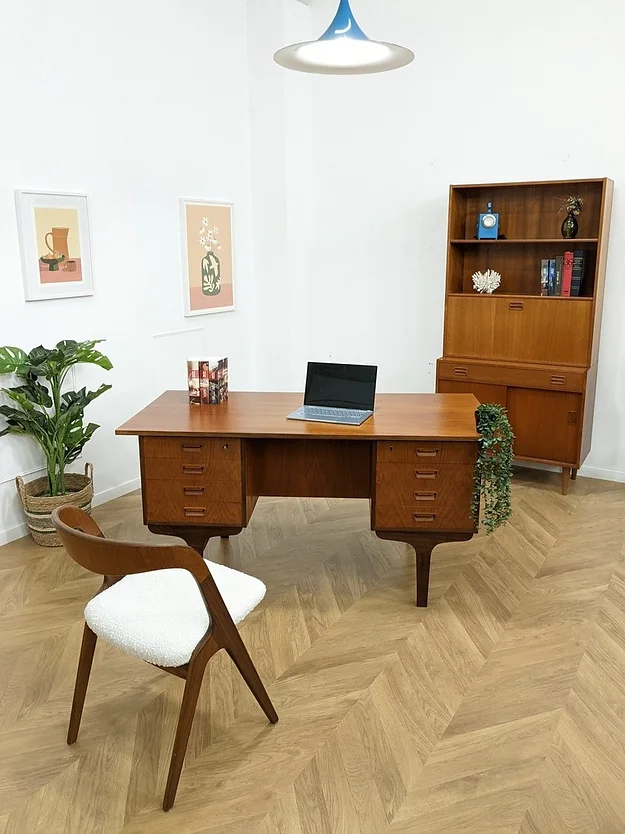 un bureau vintage scandinave avec 6 tiroir en teck par les belles vies