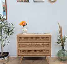 Commode années 60 en chêne et rotin, 3 tiroirs, restaurée, France