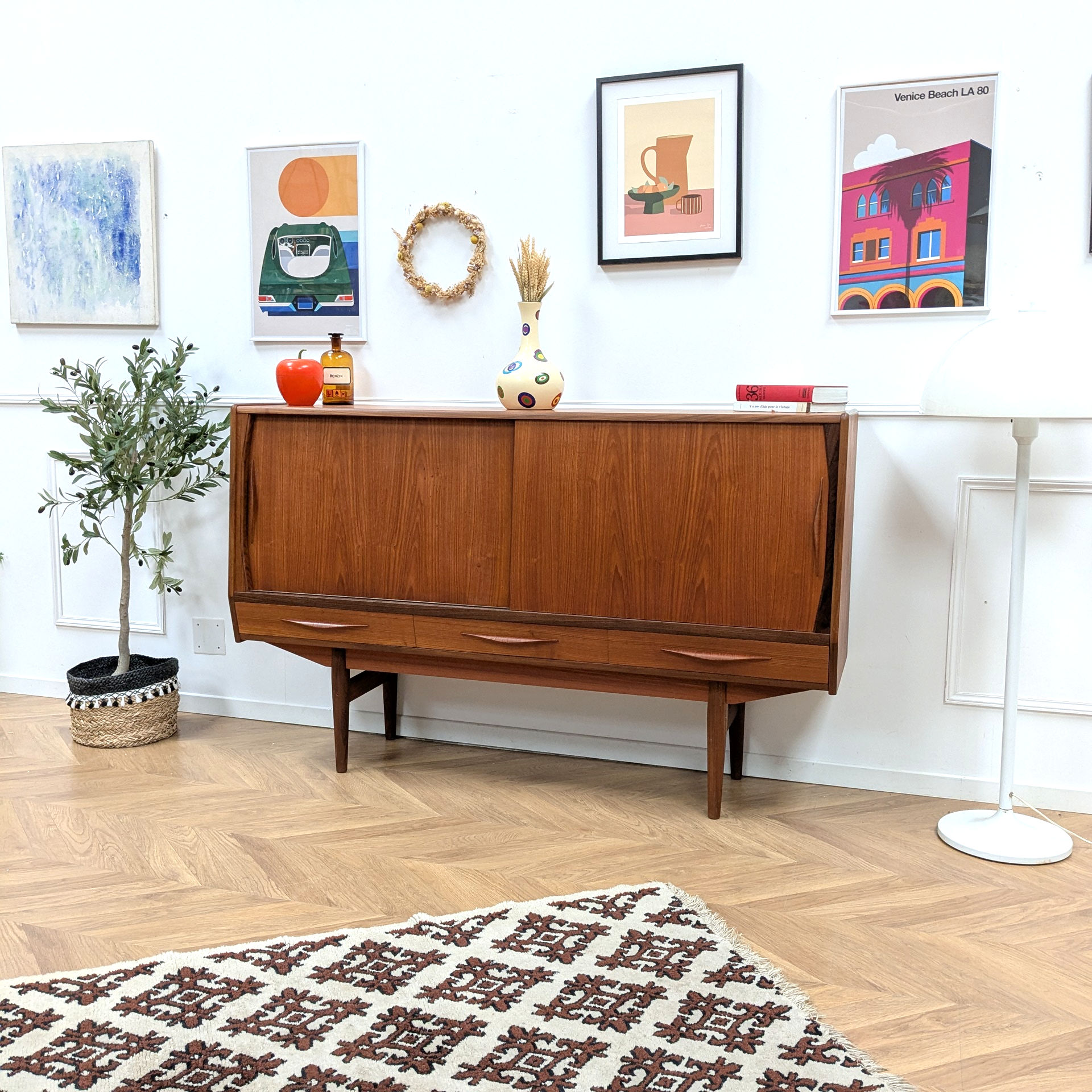 Meuble ancien type enfilade haute en teck clair