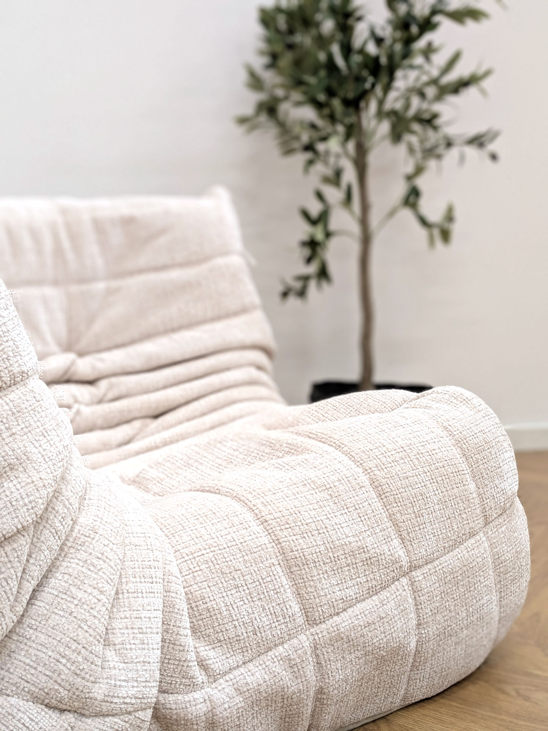 Togo angle en velours crème