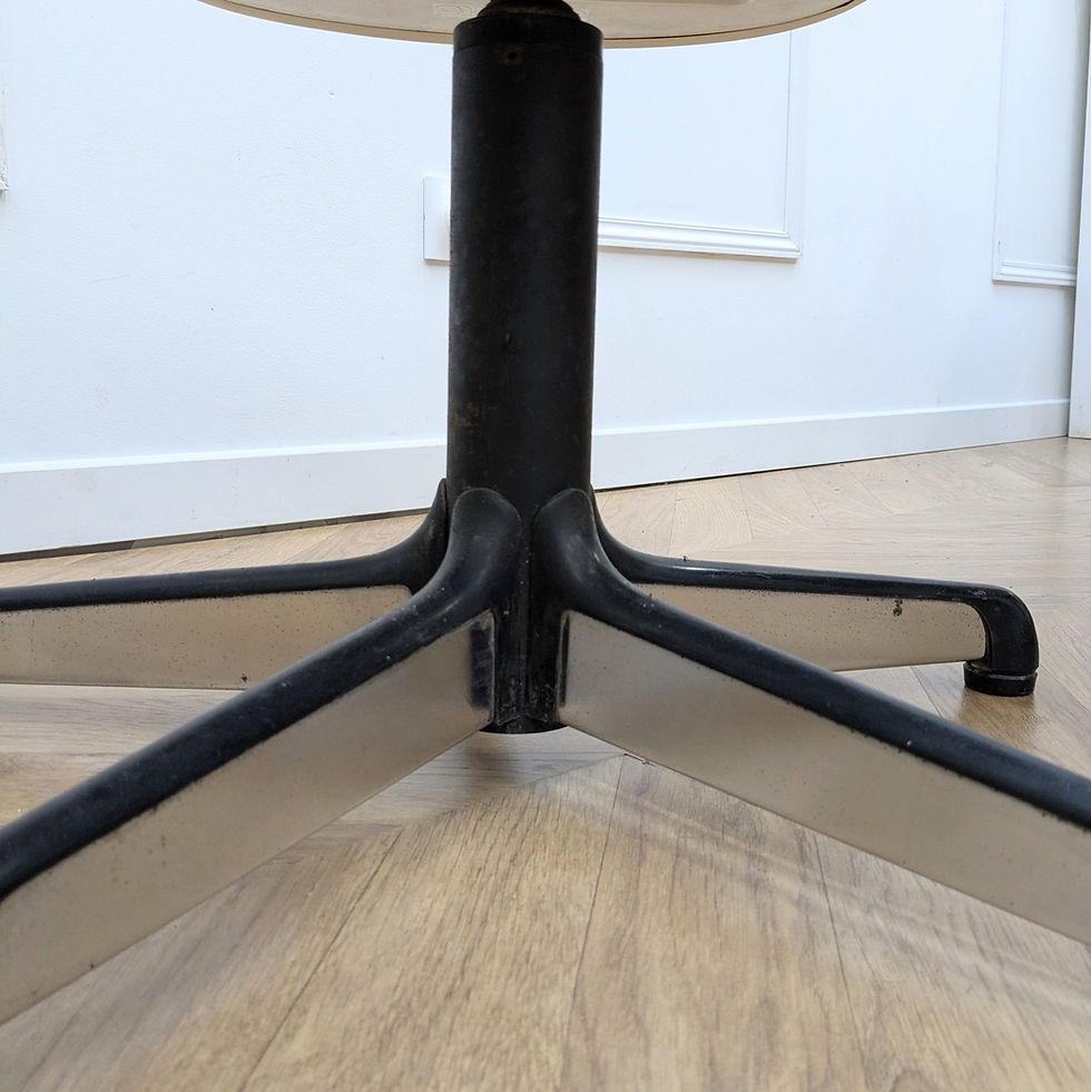 Miniature : Chaise Conforto par Pollock à retapisser sur mesure