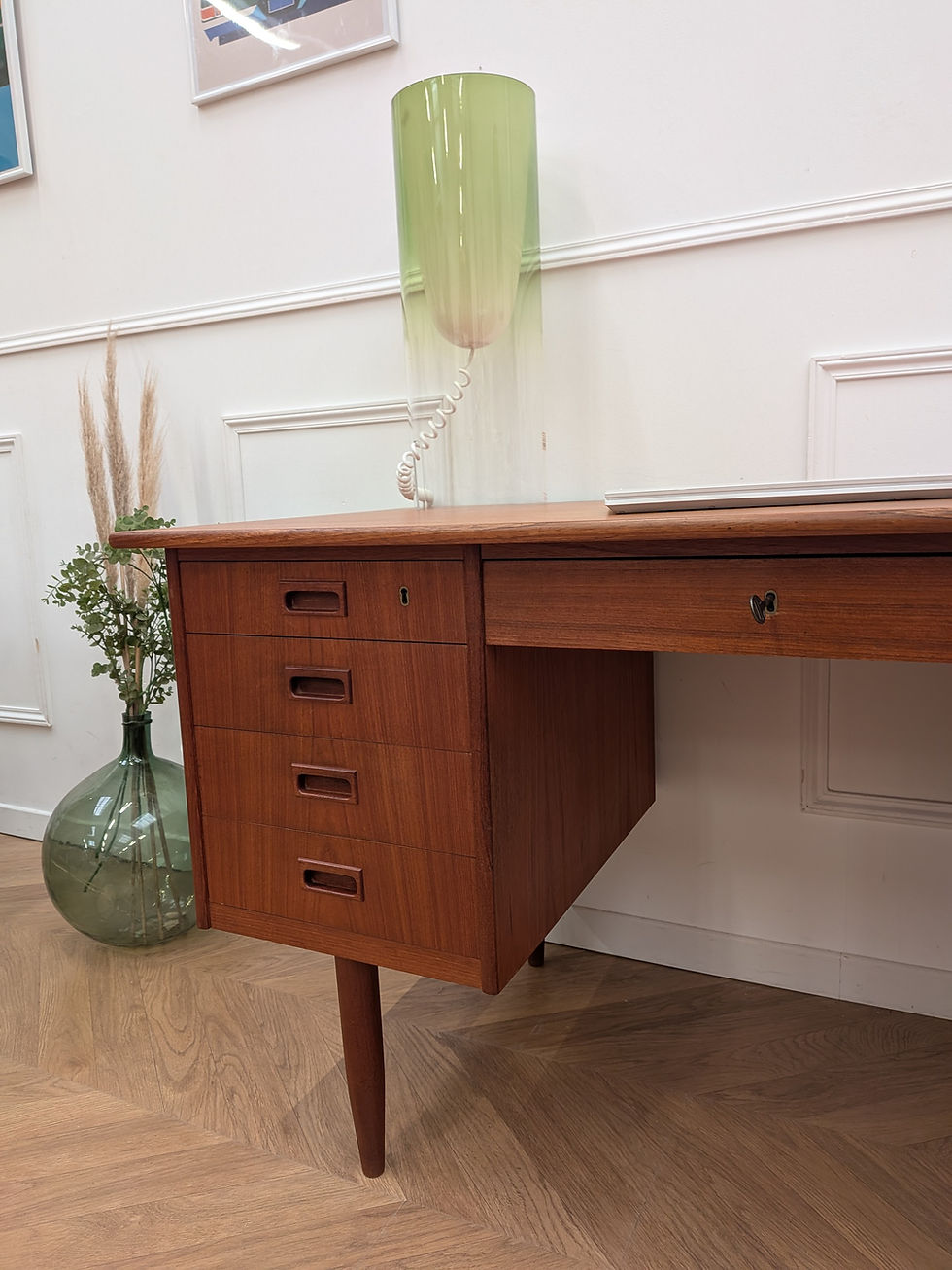 Thumbnail: Vintage desk