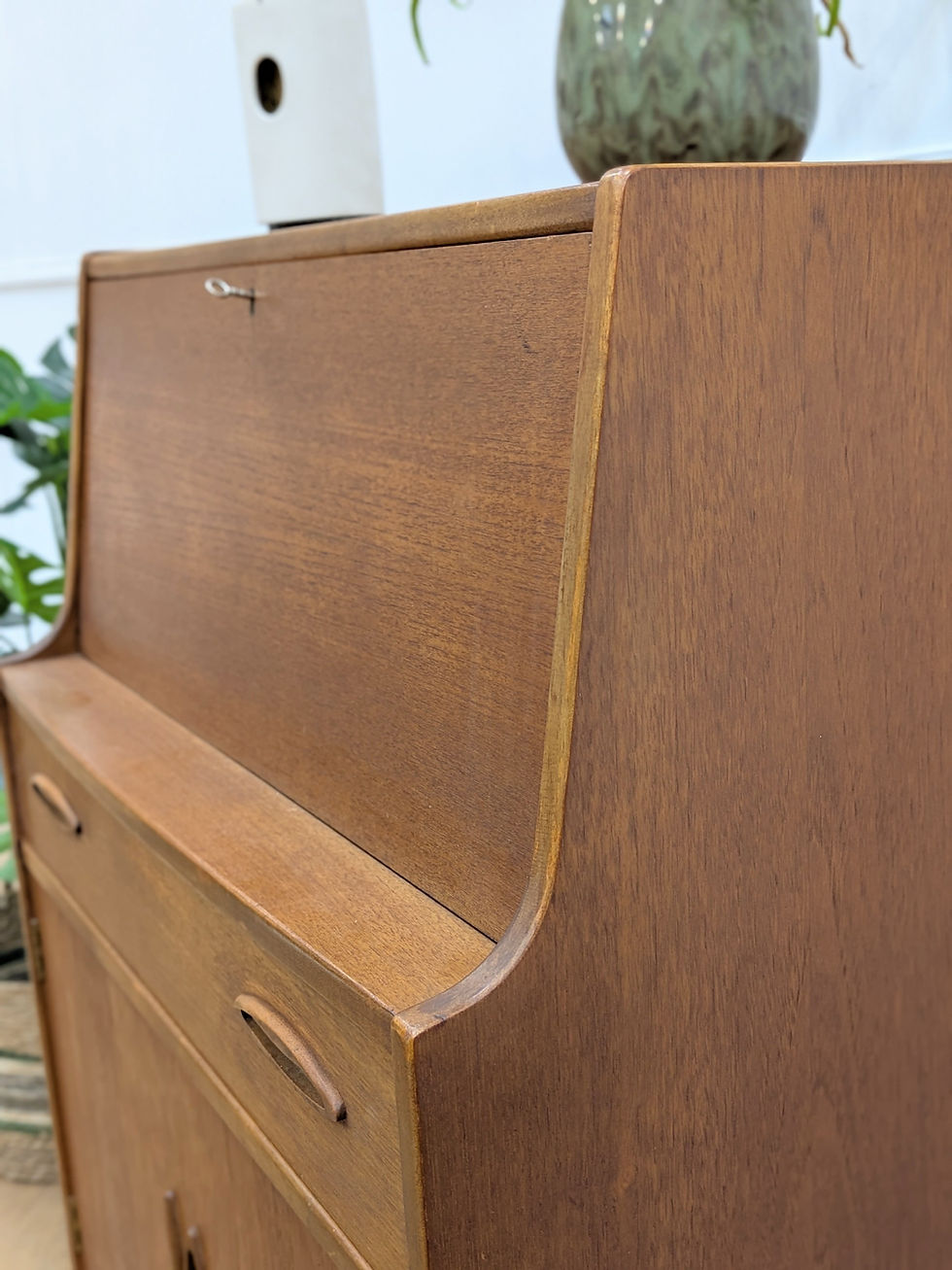 Thumbnail: Secretary by Jentique