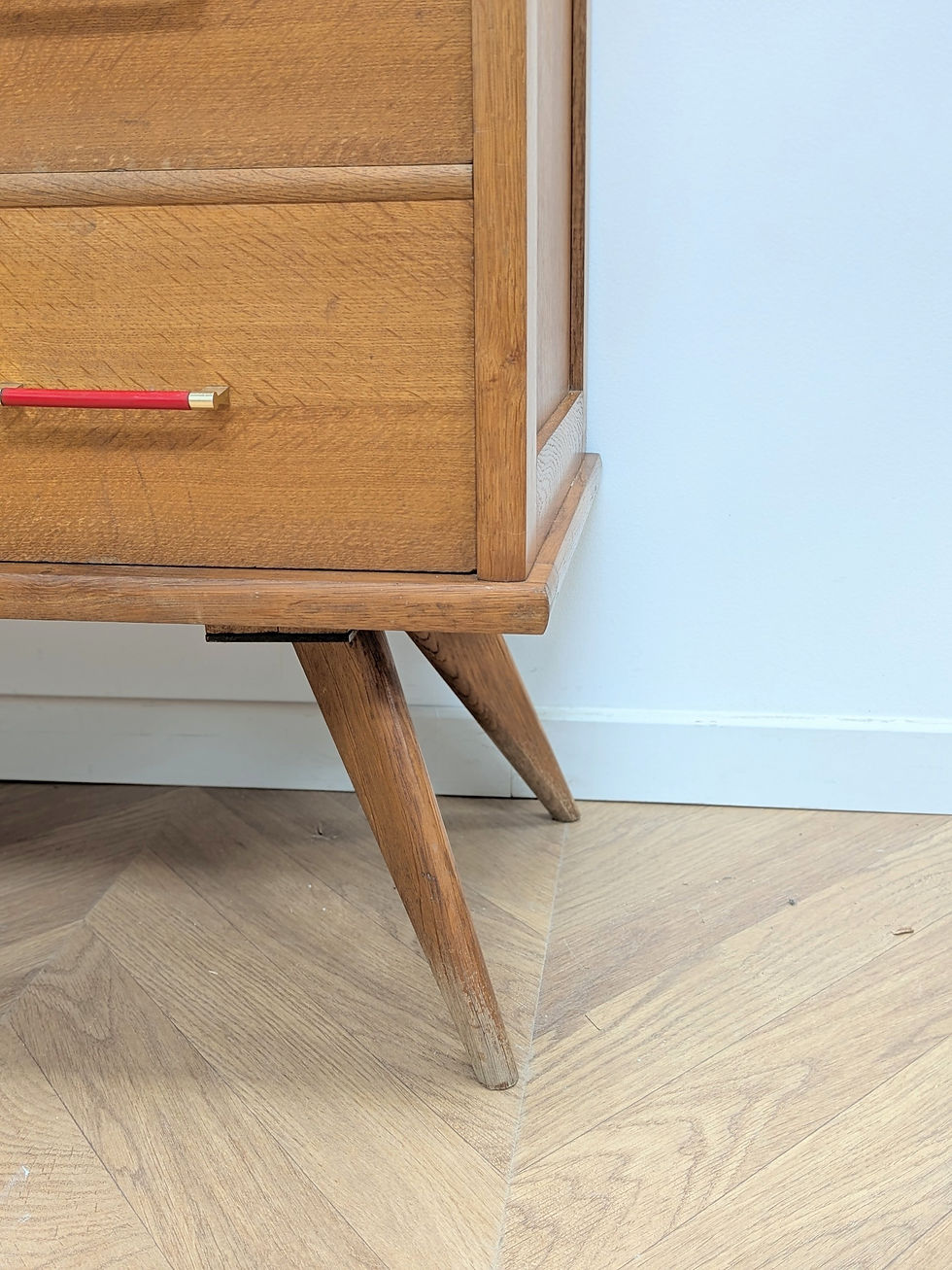 Miniature : Commode années 50 poignées bakelite rouge