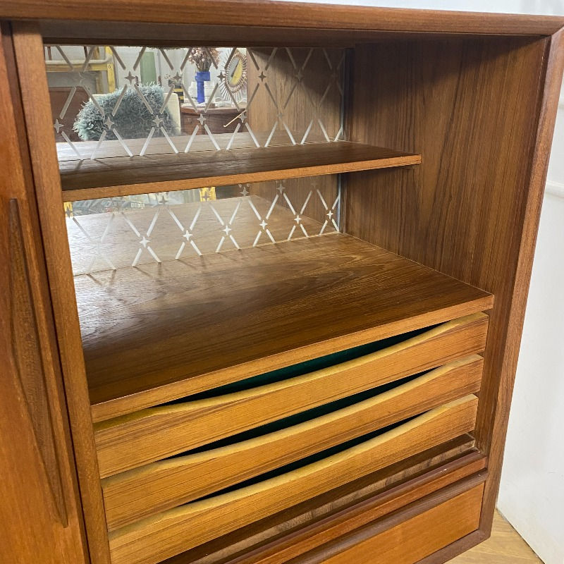 Thumbnail: Grand buffet scandinave en teck