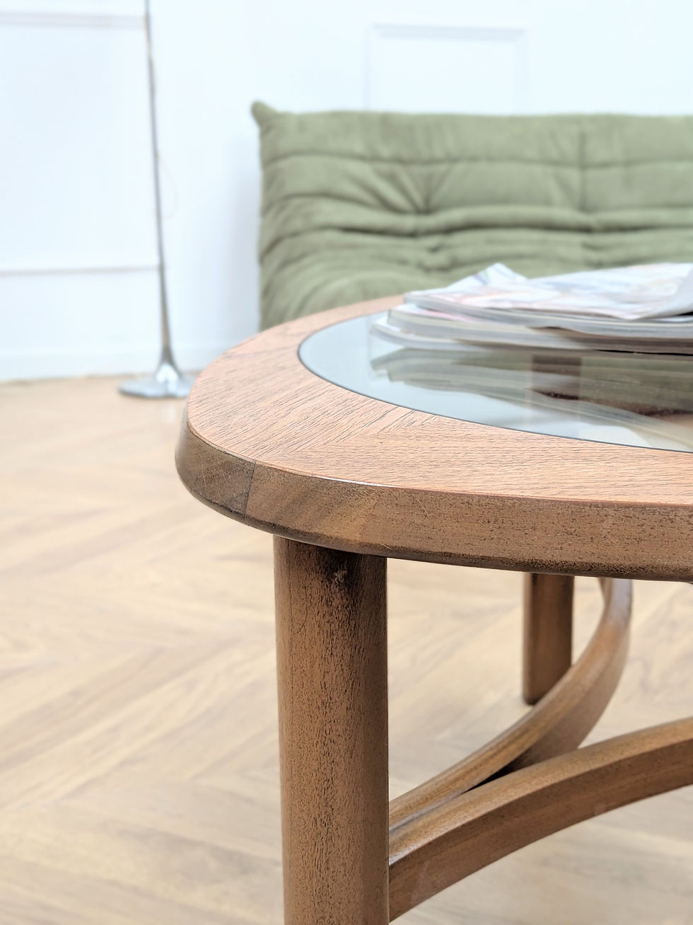 Thumbnail: Table basse Nathan plateau en verre fumé