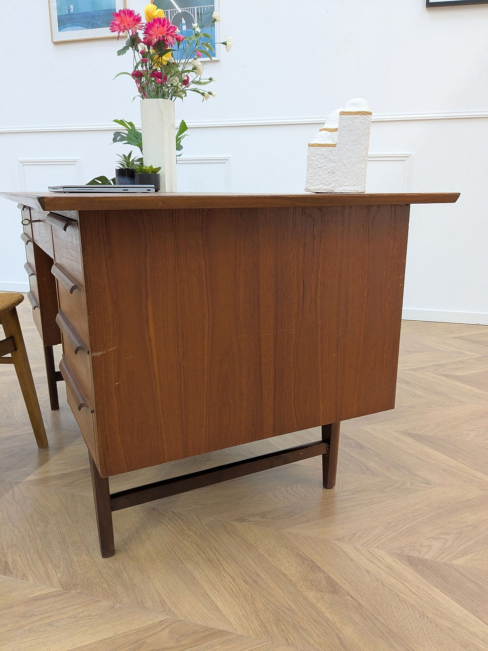 Miniature : Bureau scandinave en teck de face