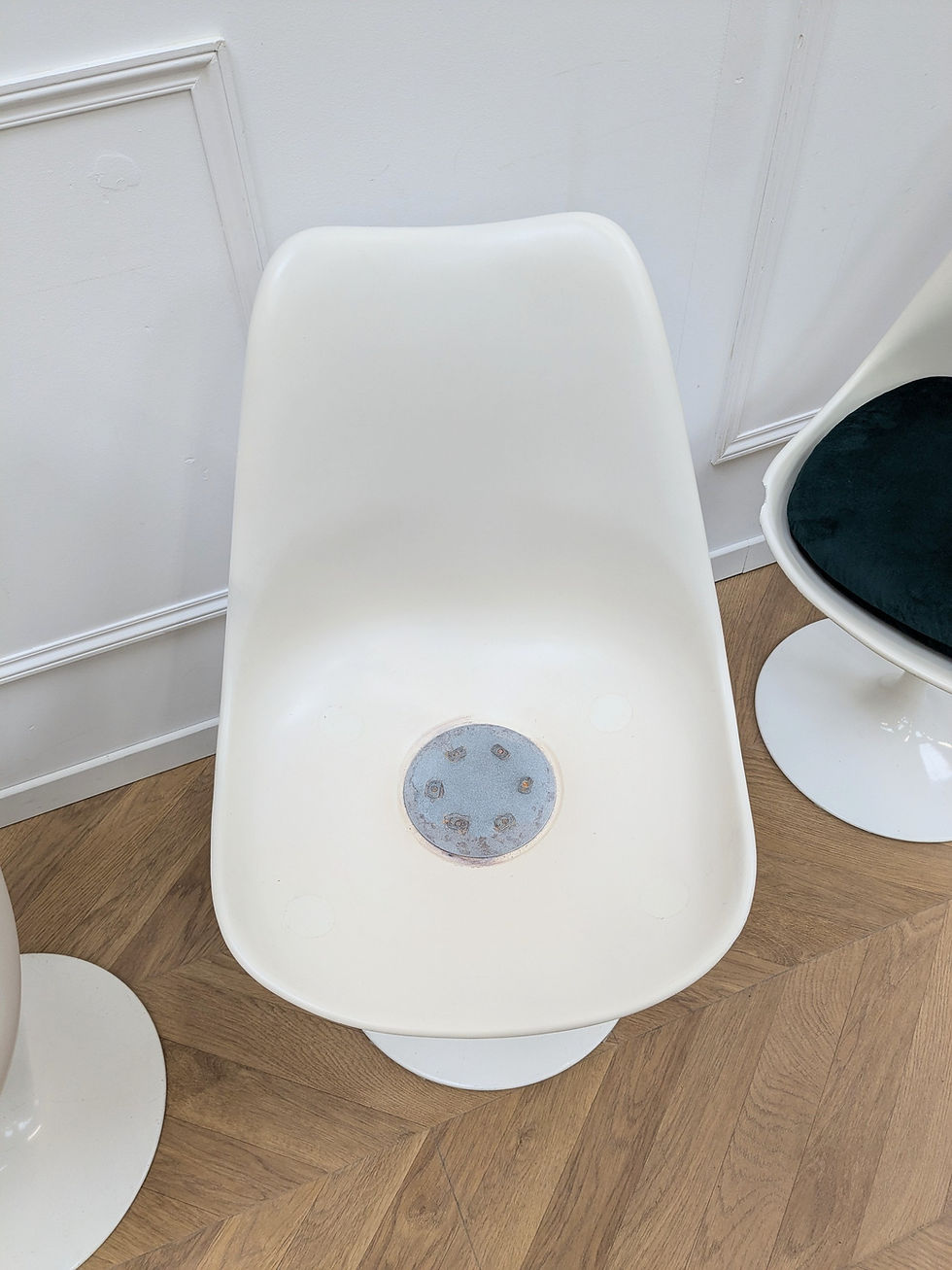 Thumbnail: 4 Tulip chairs by Eero Saarinen