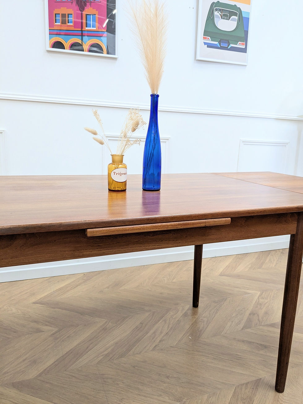 Miniature : Table à manger extensible en teck dans une salle à manger