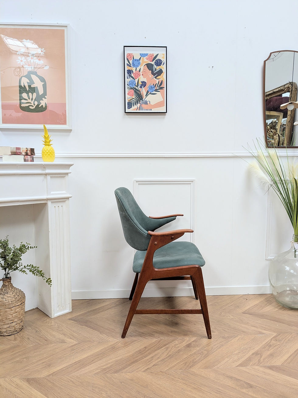 Thumbnail: 1 green armchair