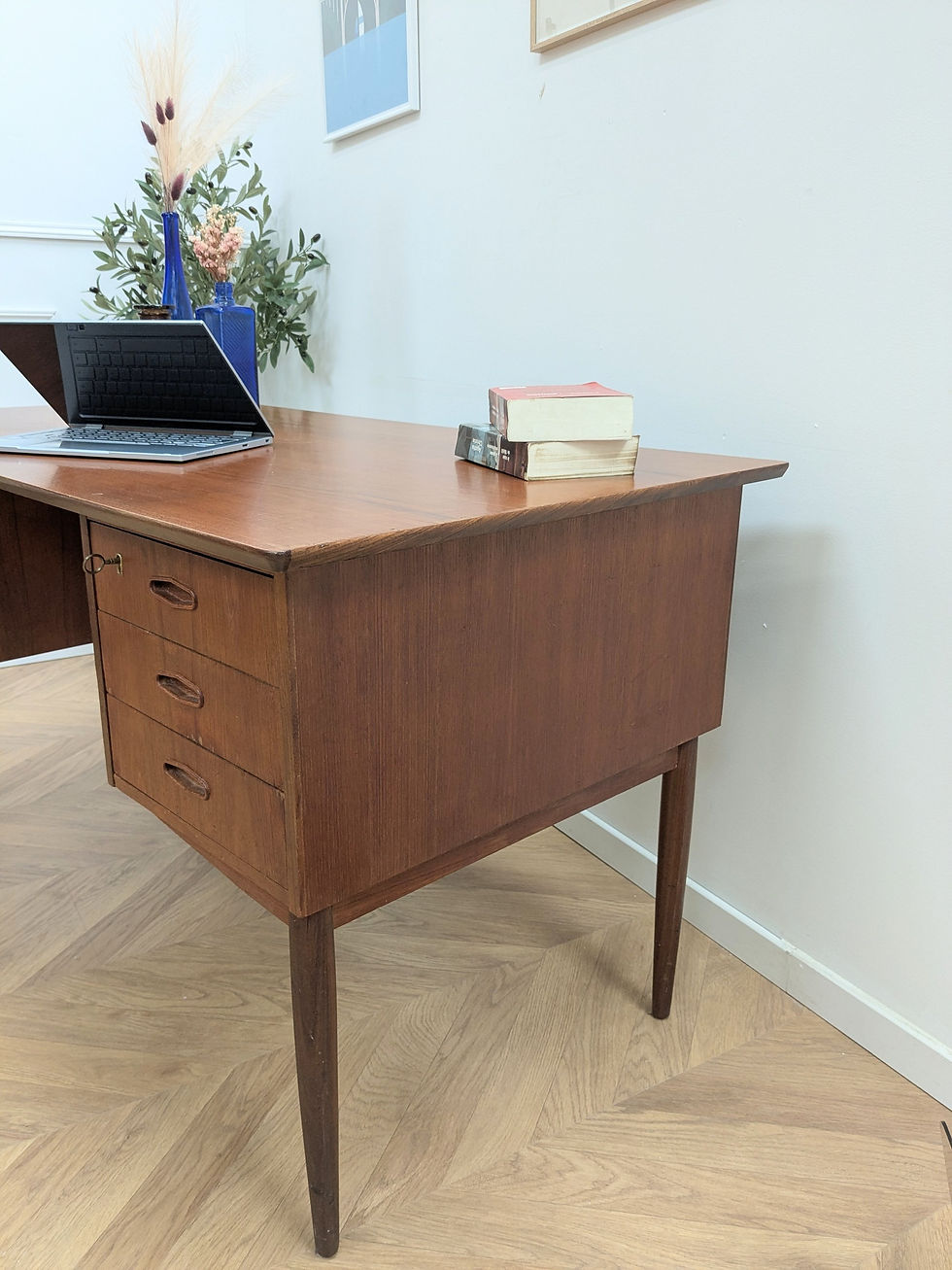 Miniature : Bureau années 70 en teck massif