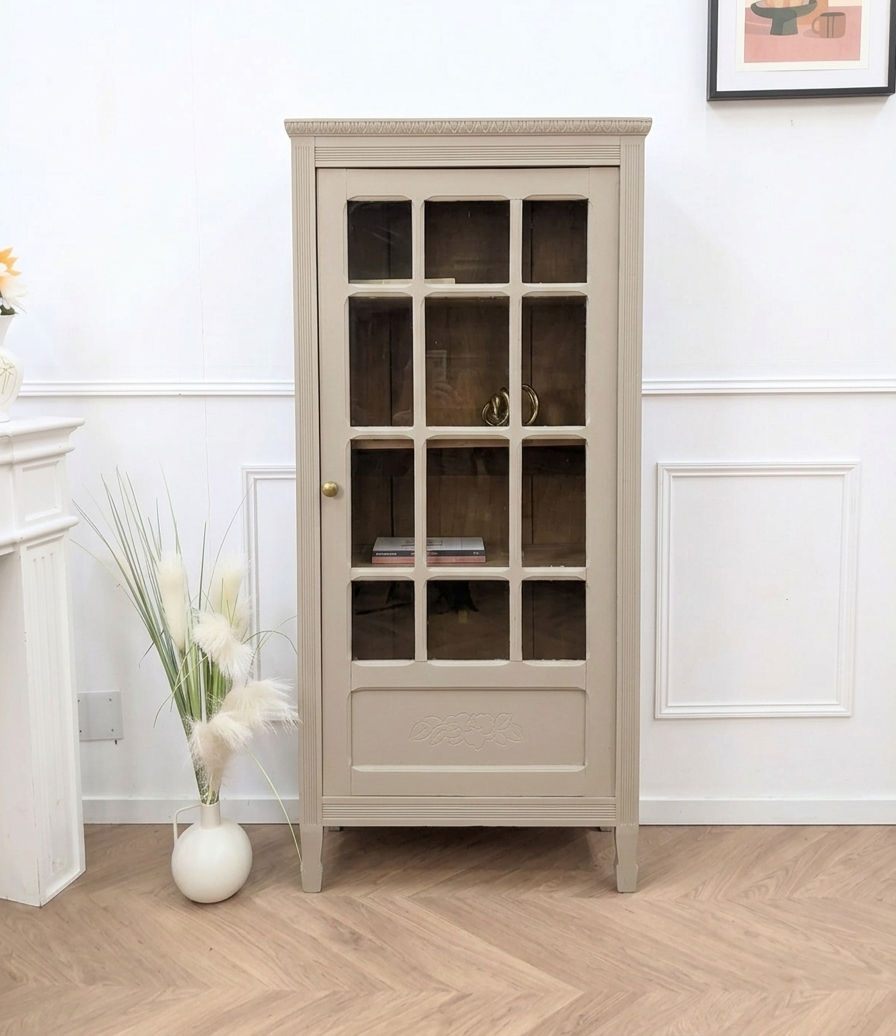 Vitrine parisienne ancienne en bois massif – Peinture crème