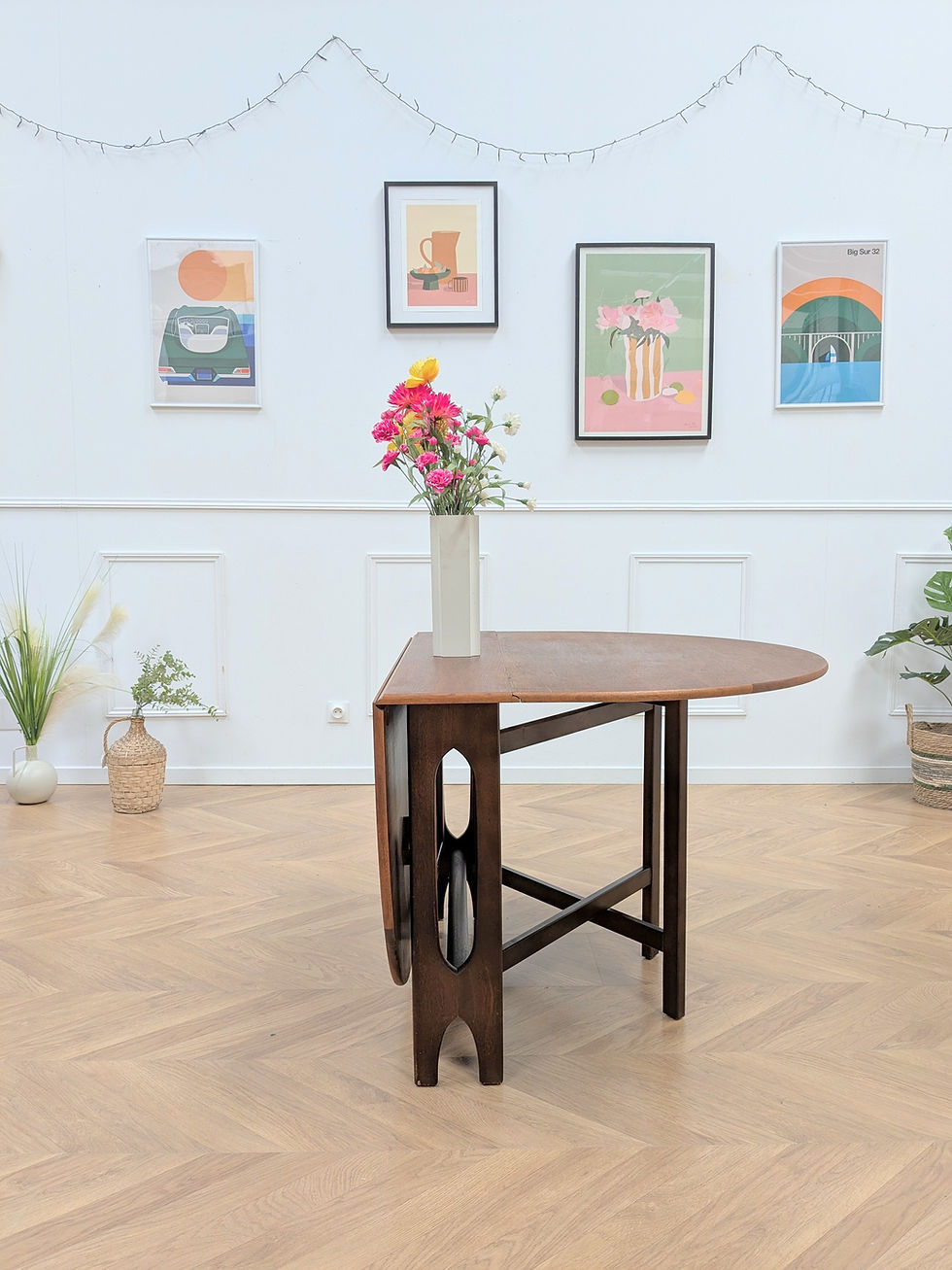 Table à manger pliable pour 6 personne en bois massif avec un abattant fermé