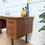 Thumbnail: Bureau vintage scandinave en teck avec une chaise danoise