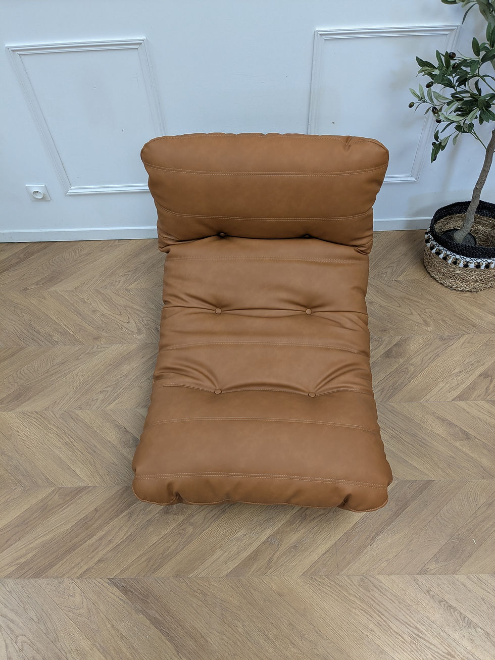 Thumbnail: Fauteuil - Chauffeuse design Marsala restauré couleur cognac