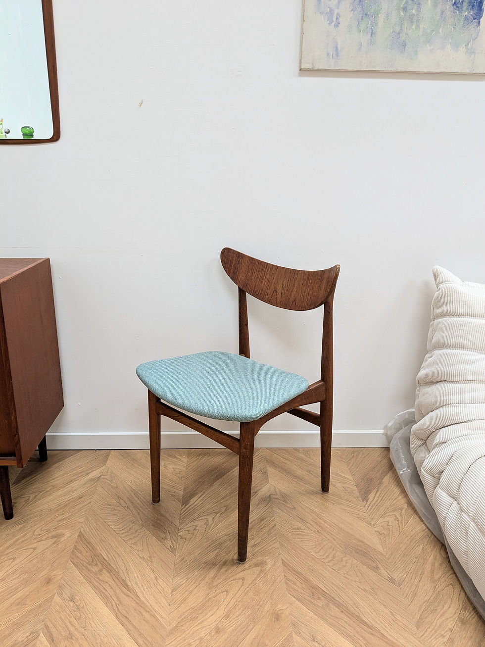 Thumbnail: Chaise vintage dossier en bois courbé