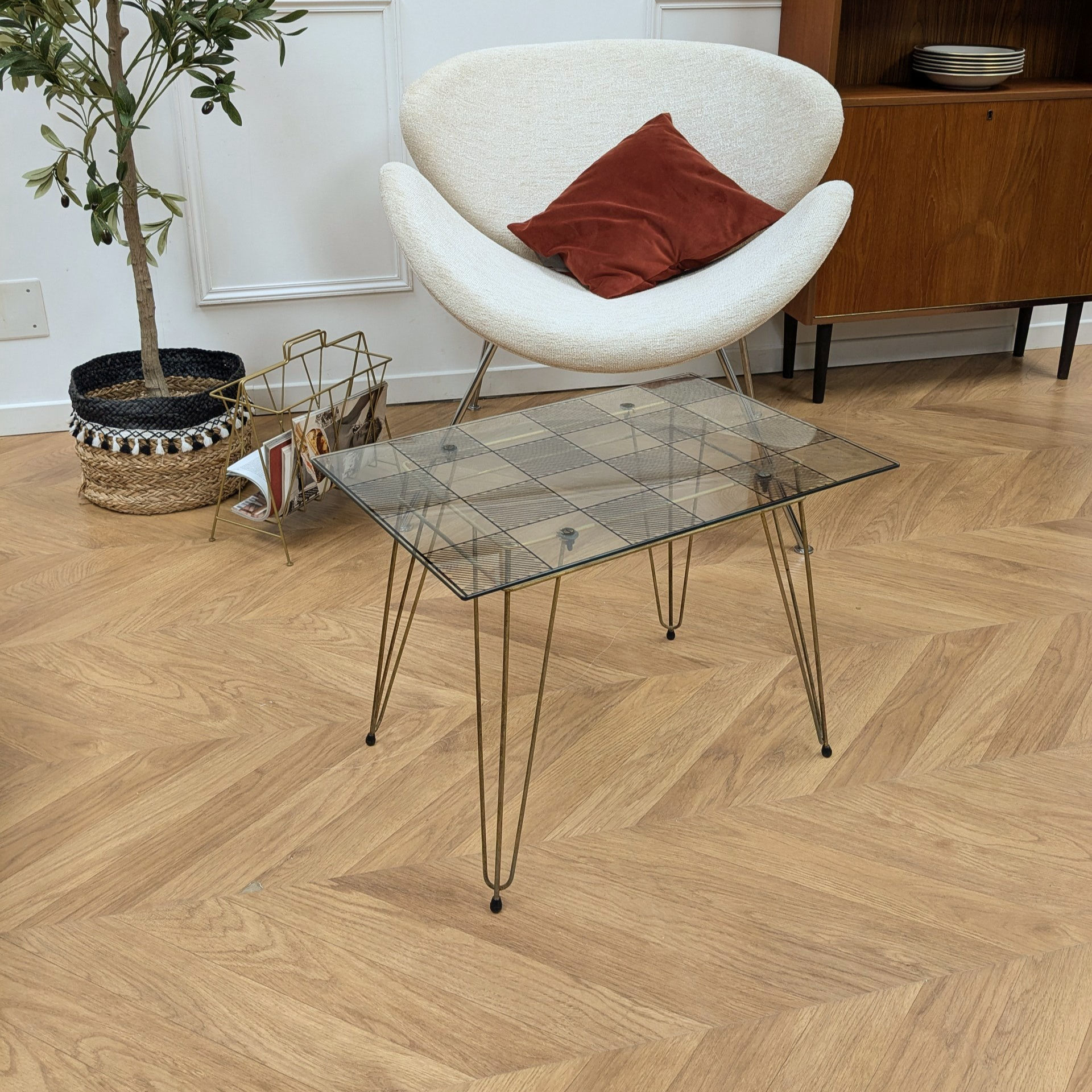 Table d’appoint quadrillée