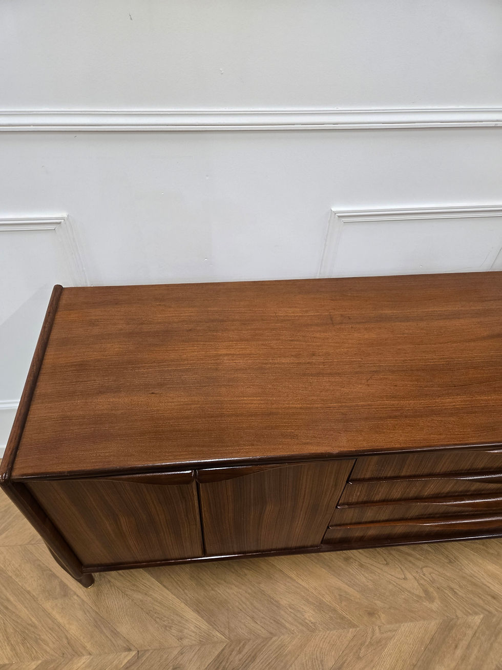 Thumbnail: Enfilade vintage scandinave "Stjernestøv" en bois