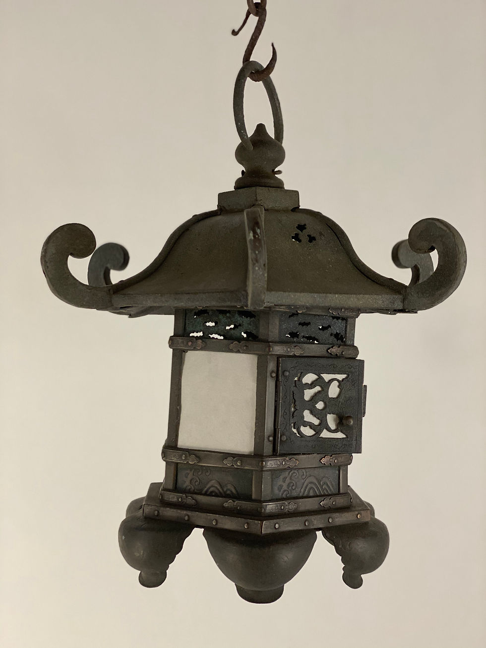Temple lantern [G-L 121]