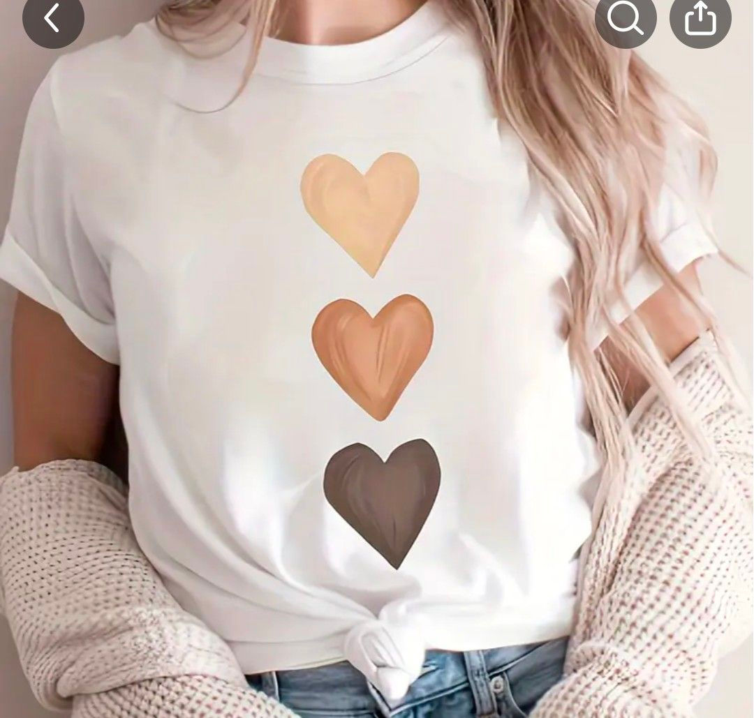 Girls’ T-shirt with front print of 3 colorful hearts